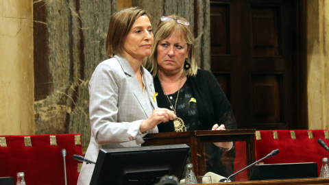 La llavors presidenta del Parlament, Carme Forcadell, després de votar la Declaració d'Independència al Parlament, el 27 d'octubre del 2017. La llavors presidenta del Parlament, Carme Forcadell, després de votar la Declaració d'Independència al Parlament, el 27 d'octubre del 2017.