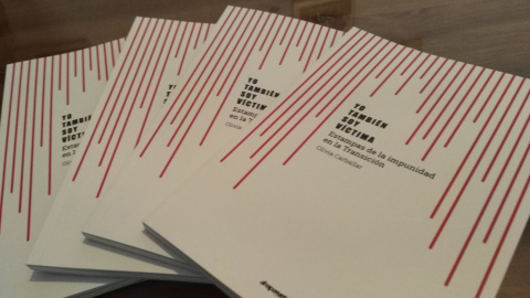 Ejemplares de 'Yo también soy víctima. Estampas de la impunidad en la Transición', de la periodista Olivia Carballar (editorial Atrapasueños ). Ejemplares de 'Yo también soy víctima. Estampas de la impunidad en la Transición', de la periodista Olivia Carballar (editorial Atrapasueños ).