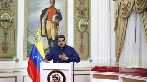 Fotografía cedida por el Palacio de Miraflores donde ve al presidente de Venezuela, Nicolás Maduro, durante una pronunciándose este lunes sobre las fallas eléctricas que afectan al país desde el 7 de marzo de 2019, en Caracas (Venezuela). El Gobierno Fotografía cedida por el Palacio de Miraflores donde ve al presidente de Venezuela, Nicolás Maduro, durante una pronunciándose este lunes sobre las fallas eléctricas que afectan al país desde el 7 de marzo de 2019, en Caracas (Venezuela). El Gobierno