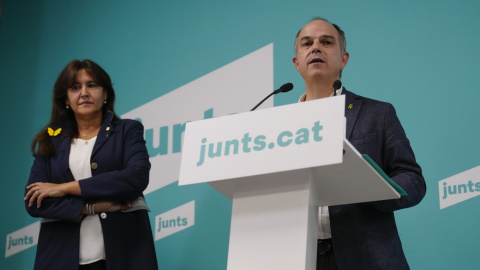La líder de JxCat, Laura Borràs, y el secretario general, Jordi Turull, en la rueda de prensa donde anunciaban los resultados de la votación de los militantes para decidir su salida del Govern. La líder de JxCat, Laura Borràs, y el secretario general, Jordi Turull, en la rueda de prensa donde anunciaban los resultados de la votación de los militantes para decidir su salida del Govern.
