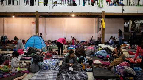 Un refugio temporal de la ciudad Tijuana donde duermen los migrantes - REUTERS/Alkis Konstantinidis Un refugio temporal de la ciudad Tijuana donde duermen los migrantes - REUTERS/Alkis Konstantinidis