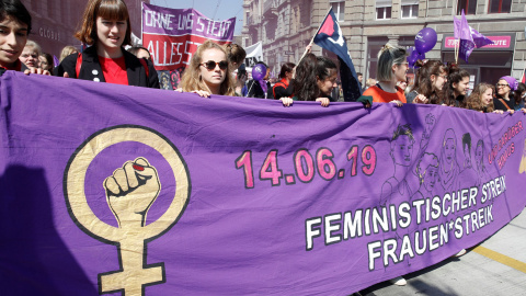 Manifestación feminista del Primero de Mayo en Zurich (Suiza). / ARND WIEGMANN (REUTERS)