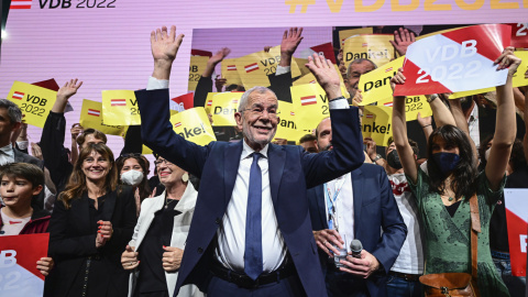 El progresista Van der Bellen gana con mayoría y presidirá Austria seis años más. El progresista Van der Bellen gana con mayoría y presidirá Austria seis años más.