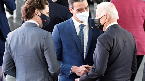 El presidente del Gobierno, Pedro Sánchez (c) conversa con el mandatario de Estados Unidos, Joe Biden (d).- EFE El presidente del Gobierno, Pedro Sánchez (c) conversa con el mandatario de Estados Unidos, Joe Biden (d).- EFE