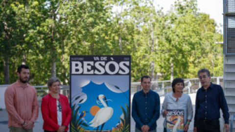 Los responsables municipales de los cuatro municipios con el cartel del 'Va de Besòs'. Los responsables municipales de los cuatro municipios con el cartel del 'Va de Besòs'.