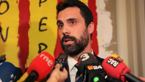 Torrent ha criticado las acciones de los CDR que, encapuchados y durante el puente de la Constitución, cortaron la AP-7 durante 15 horas y ayer levantaron varias vallas de peaje. | Ana Belinchón / EFE Torrent ha criticado las acciones de los CDR que, encapuchados y durante el puente de la Constitución, cortaron la AP-7 durante 15 horas y ayer levantaron varias vallas de peaje. | Ana Belinchón / EFE