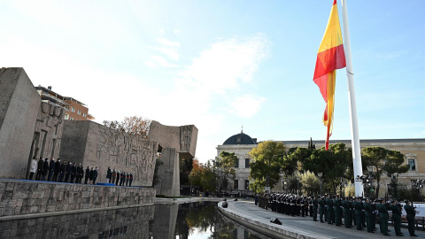 Acto de Izado Solemne de la Bandera de España con motivo del “Día de la Constitución”, este lunes en la Plaza de Colón de Madrid.- EFE / Fernando Villar Acto de Izado Solemne de la Bandera de España con motivo del “Día de la Constitución”, este lunes en la Plaza de Colón de Madrid.- EFE / Fernando Villar