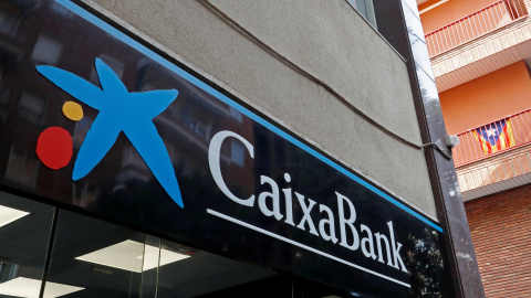El logo de Caixabank en una sucursal de la entidad financiera en Barcelona. REUTERS/Yves Herman El logo de Caixabank en una sucursal de la entidad financiera en Barcelona. REUTERS/Yves Herman