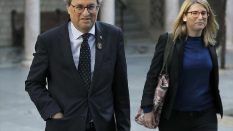 11/12/2018.- El presidente de la Generalitat, Quim Torra, acompañado por la consellera de Presidencia, Elsa Artadi, a su llegada a la reunión semanal del Govern celebrada hoy, tras la polémica por su llamamiento a seguir la vía eslovena hacia la indep 11/12/2018.- El presidente de la Generalitat, Quim Torra, acompañado por la consellera de Presidencia, Elsa Artadi, a su llegada a la reunión semanal del Govern celebrada hoy, tras la polémica por su llamamiento a seguir la vía eslovena hacia la indep