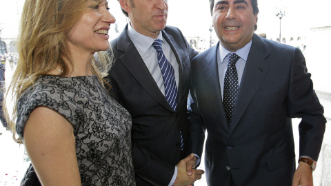26/9/22 Marta Fernández Currás, Feijóo y Carlos Negreira, en la toma de posesión de éste último como alcalde de A Coruña en 2011. 26/9/22 Marta Fernández Currás, Feijóo y Carlos Negreira, en la toma de posesión de éste último como alcalde de A Coruña en 2011.