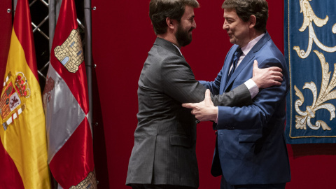 El vicepresidente de la Junta de Castilla y León, Juan García-Gallardo y el presidente Alfonso Fernández Mañueco. Imagen de Archivo.