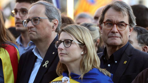 El presidente de la Generalitat, Quim Torra (i), jutno a la consellera de la Presidencia, Elsa Artadi (d) y el expresident Artur Mas (d) asisten a la manifestación que bajo los lemas "Autodeterminación no es delito" y "Democracia es decidir" ha sido con
