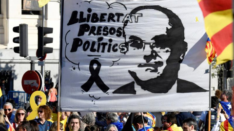 Manifestación que bajo los lemas "Autodeterminación no es delito" y "Democracia es decidir" ha sido convocada por más de sesenta colectivos sociales, organizaciones del 15M, entidades republicanas y antifascistas, además de ANC y Òmniun Cultural, est