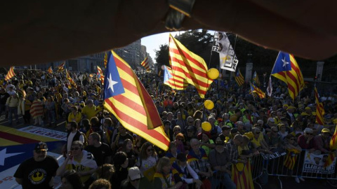 Manifestación que bajo los lemas "Autodeterminación no es delito" y "Democracia es decidir" ha sido convocada por más de sesenta colectivos sociales, organizaciones del 15M, entidades republicanas y antifascistas, además de ANC y Òmniun Cultural, est