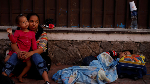 En Tapachula, México, también esperan el ingreso en la COMAR familias de migrantes hondureños. / Reuters