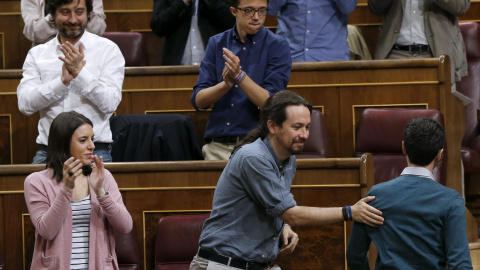 Iglesias saluda a Pablo Bustinduy Iglesias saluda a Pablo Bustinduy