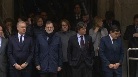 Moncloa se suma al silencio por las víctimas del atentado de Londres Moncloa se suma al silencio por las víctimas del atentado de Londres