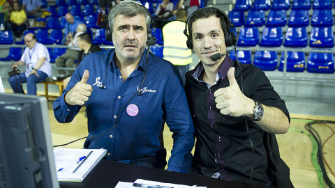 Óscar Quintana, durante la retransmisión de un partido de baloncesto. ACB Óscar Quintana, durante la retransmisión de un partido de baloncesto. ACB