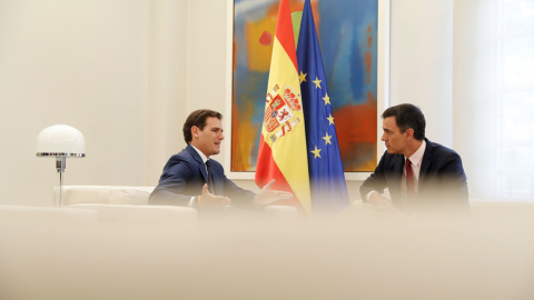 El líder de Ciudadanos, Albert Rivera, con el presidente del Gobierno en funciones, Pedro Sanchez, en su encuentro en el Palacio de la Moncloa, tras las elecciones del 28-A. REUTERS/Susana Vera El líder de Ciudadanos, Albert Rivera, con el presidente del Gobierno en funciones, Pedro Sanchez, en su encuentro en el Palacio de la Moncloa, tras las elecciones del 28-A. REUTERS/Susana Vera