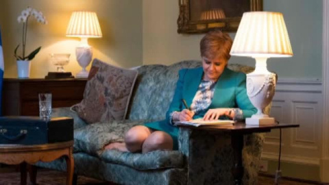 Escocia pide formalmente a Londres otro referéndum de independencia Escocia pide formalmente a Londres otro referéndum de independencia