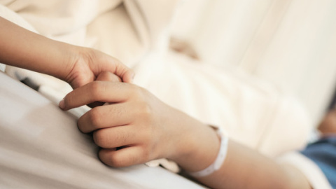 Los cuidados paliativos no solo prestan atención a las cuestiones físicas del final de la vida, sino también a las psicológicas, sociales y espirituales. / Adobe Stock Los cuidados paliativos no solo prestan atención a las cuestiones físicas del final de la vida, sino también a las psicológicas, sociales y espirituales. / Adobe Stock