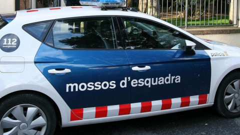 Los Mossos d'Esquadra investigan el suceso ocurrido en Banyoles - EFE Los Mossos d'Esquadra investigan el suceso ocurrido en Banyoles - EFE