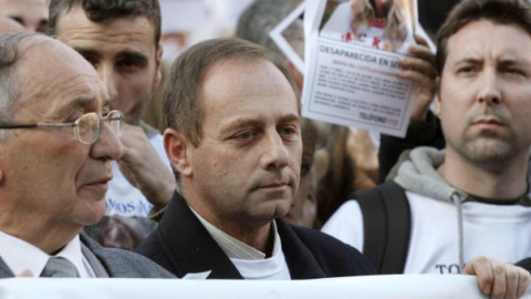 Antonio del Castillo, en el centro, en una manifestación para pedir justicia por su hija Marta del Castillo. EFE Antonio del Castillo, en el centro, en una manifestación para pedir justicia por su hija Marta del Castillo. EFE