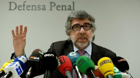 L'advocat dels presos catalans Jordi Turull, Josep Rull i Jordi Sànchez, el lletrat Jordi Pina, durant la presentació de l'escrit de defensa. EFE/Toni Albir L'advocat dels presos catalans Jordi Turull, Josep Rull i Jordi Sànchez, el lletrat Jordi Pina, durant la presentació de l'escrit de defensa. EFE/Toni Albir