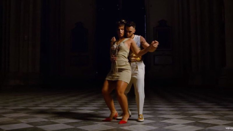 Fotograma del videoclip 'Ateo' de Nathy Peluso y C. Tangana grabado en la Catedral de Toledo Fotograma del videoclip 'Ateo' de Nathy Peluso y C. Tangana grabado en la Catedral de Toledo