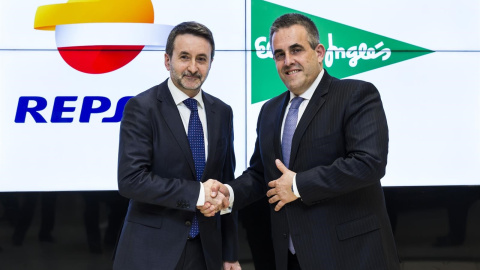 Los consejeros delegados de Repsol, Josu Jon Imaz, y de El Corte Inglés. Víctor del Pozo. E.P. Los consejeros delegados de Repsol, Josu Jon Imaz, y de El Corte Inglés. Víctor del Pozo. E.P.