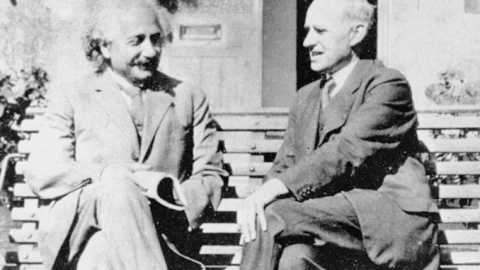 Einstein y Eddington, en 1930 en la Universidad de Cambridge./RAS Einstein y Eddington, en 1930 en la Universidad de Cambridge./RAS