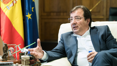 El candidato del PSOE y presidente en funciones de la Junta de Extremadura, Guillermo Fernández Vara, durante su entrevista con 'Público' El candidato del PSOE y presidente en funciones de la Junta de Extremadura, Guillermo Fernández Vara, durante su entrevista con 'Público'