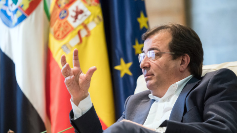 El candidato del PSOE y presidente en funciones de la Junta de Extremadura, Guillermo Fernández Vara, durante su entrevista con 'Público' El candidato del PSOE y presidente en funciones de la Junta de Extremadura, Guillermo Fernández Vara, durante su entrevista con 'Público'