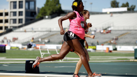 Alysia Montano corre embarazada en la primera ronda de los 800 metros de carrera de mujeres durante el día 2 del Campeonato al aire libre el 26 de junio de 2014 en Sacramento, California. Ezra Shaw / AFP Alysia Montano corre embarazada en la primera ronda de los 800 metros de carrera de mujeres durante el día 2 del Campeonato al aire libre el 26 de junio de 2014 en Sacramento, California. Ezra Shaw / AFP