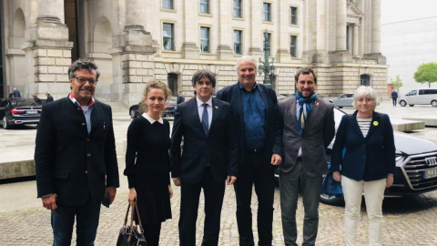 Puigdemont, Comín i Ponsatí amb representants del Bundestag, a Berlín. @JuntsXCat Puigdemont, Comín i Ponsatí amb representants del Bundestag, a Berlín. @JuntsXCat