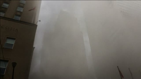Momentos de confusión y pánico tras una explosión en pleno centro financiero de Toronto Momentos de confusión y pánico tras una explosión en pleno centro financiero de Toronto
