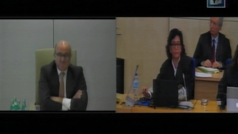 De Guindos niega que pidiese dimisión de Rato en una reunión con banqueros De Guindos niega que pidiese dimisión de Rato en una reunión con banqueros