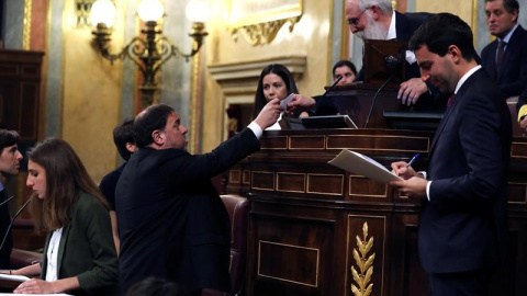 A la izquierda, Oriol Junqueras vota en la sesión constitutiva de las nuevas Cortes Generales. (J.J. GUILLÉN) A la izquierda, Oriol Junqueras vota en la sesión constitutiva de las nuevas Cortes Generales. (J.J. GUILLÉN)