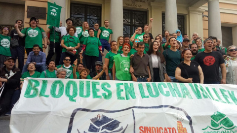 Afectados y activistas de la PAH de Vallecas denuncian el posible desahucio de más de cien personas de 10 bloques de viviendas del barrio.- PÚBLICO Afectados y activistas de la PAH de Vallecas denuncian el posible desahucio de más de cien personas de 10 bloques de viviendas del barrio.- PÚBLICO