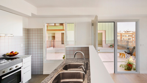 Interior de l'edifici de 79 habitatges al sector Sala Central, Sant Boi de Llobregat.