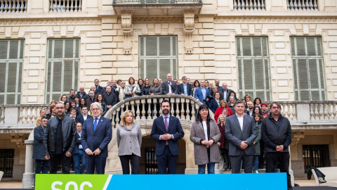 El conseller Torrent i els representants de sindicats, patronals i municipis, durant la presentació de l'acord de concertació El conseller Torrent i els representants de sindicats, patronals i municipis, durant la presentació de l'acord de concertació