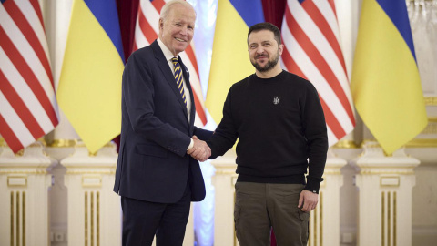 Biden visita por sorpresa a Zelenski en Kiev en vísperas del primer aniversario de la guerra Biden visita por sorpresa a Zelenski en Kiev en vísperas del primer aniversario de la guerra
