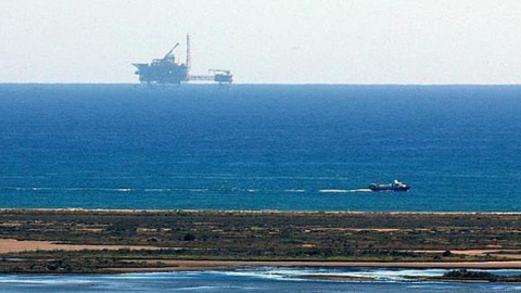 Vista de la plataforma ubicada en el Delta del Ebro del proyecto Castor, para almacenar gas en el subsuelo. Vista de la plataforma ubicada en el Delta del Ebro del proyecto Castor, para almacenar gas en el subsuelo.