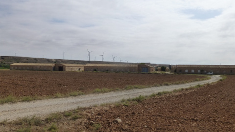 Hoy siguen siendo visibles los restos del campo de concentración conocido como “la pequeña Rusia”, donde los presos políticos que construyeron el nuevo Belchite convivieron con los familiares de izquierdistas locales que sobrevivieron a la Hoy siguen siendo visibles los restos del campo de concentración conocido como “la pequeña Rusia”, donde los presos políticos que construyeron el nuevo Belchite convivieron con los familiares de izquierdistas locales que sobrevivieron a la