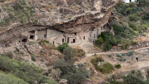 Vista general de la entrada al yacimiento prehispánico de Risco Caído, en Barranco Hondo, a las afueras de la localidad de Artenara, en la cumbre de Gran Canaria. La Unesco declaró hoy Patrimonio Mundial el paisaje cultural de Risco Caído y Vista general de la entrada al yacimiento prehispánico de Risco Caído, en Barranco Hondo, a las afueras de la localidad de Artenara, en la cumbre de Gran Canaria. La Unesco declaró hoy Patrimonio Mundial el paisaje cultural de Risco Caído y