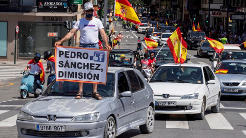 Más de un millar de turismos y motocicletas se han manifestado este sábado en Murcia por la convocatoria a nivel nacional de la formación VOX en contra del gobierno central por su gestión en la pandemia y el uso del estado de alarma EFE/Mar Más de un millar de turismos y motocicletas se han manifestado este sábado en Murcia por la convocatoria a nivel nacional de la formación VOX en contra del gobierno central por su gestión en la pandemia y el uso del estado de alarma EFE/Mar