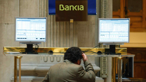 El logo de Bankia en uno de los monitores de la Bolsa de Madrid. El logo de Bankia en uno de los monitores de la Bolsa de Madrid.
