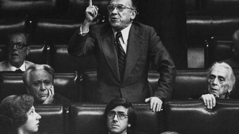 Santiago Carrillo durante una intervención en el Congreso en 1977. (EFE/Archivo) Santiago Carrillo durante una intervención en el Congreso en 1977. (EFE/Archivo)