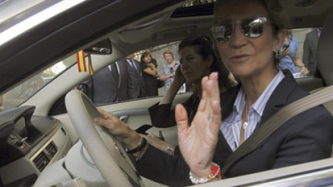 La infanta Elena habla con los medios de comunicación a la entrada esta mañana a la Fundación Ramón Areces. La infanta Elena habla con los medios de comunicación a la entrada esta mañana a la Fundación Ramón Areces.