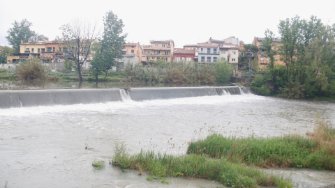 30/04/2024 - La resclosa del riu Ter a Roda de Ter, en una imatge del 30 d'abril. 30/04/2024 - La resclosa del riu Ter a Roda de Ter, en una imatge del 30 d'abril.